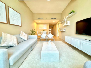 Urban Oasis Stylish JLT Apartment with Lake Views